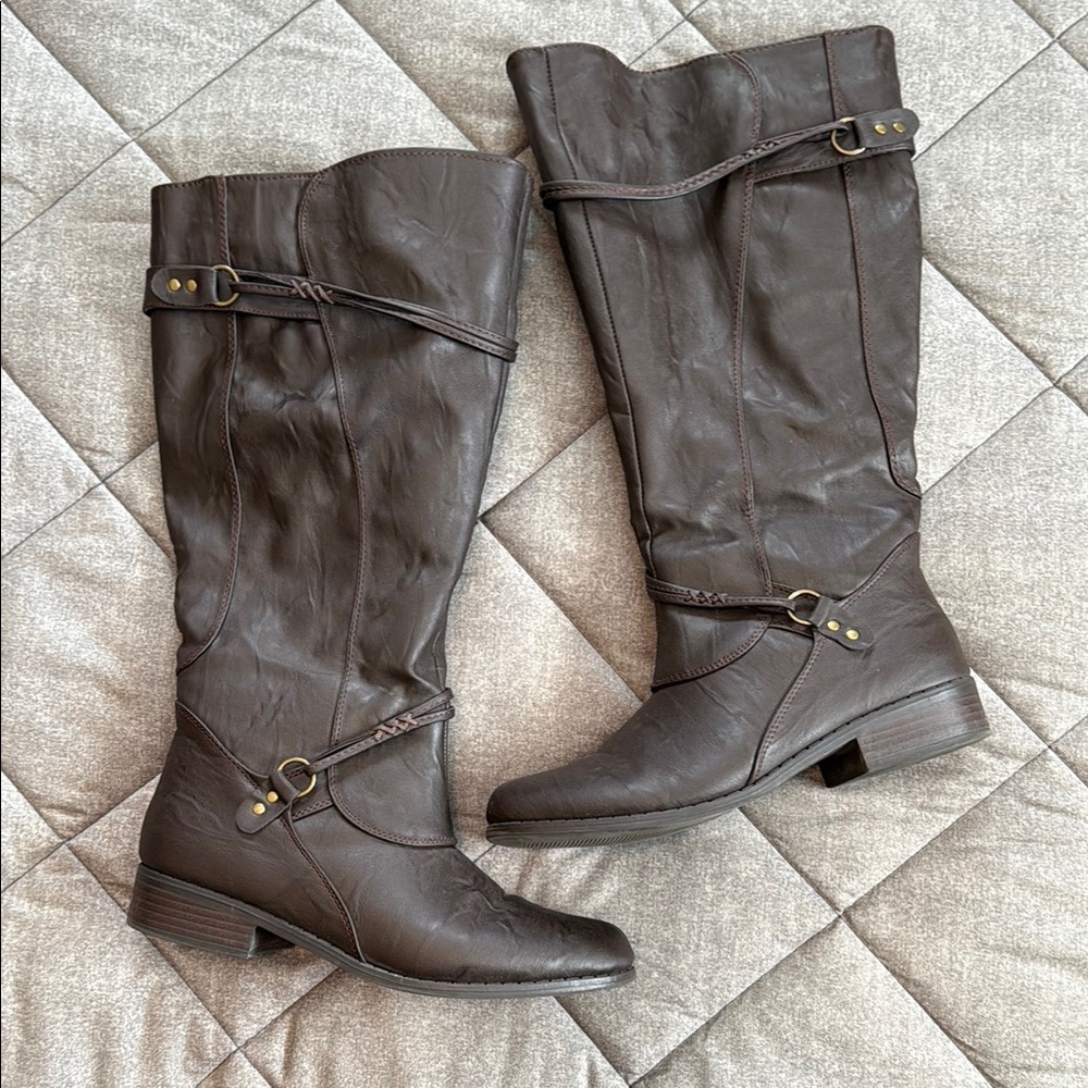 Brown Heeled Boots with Decorative Buckles
